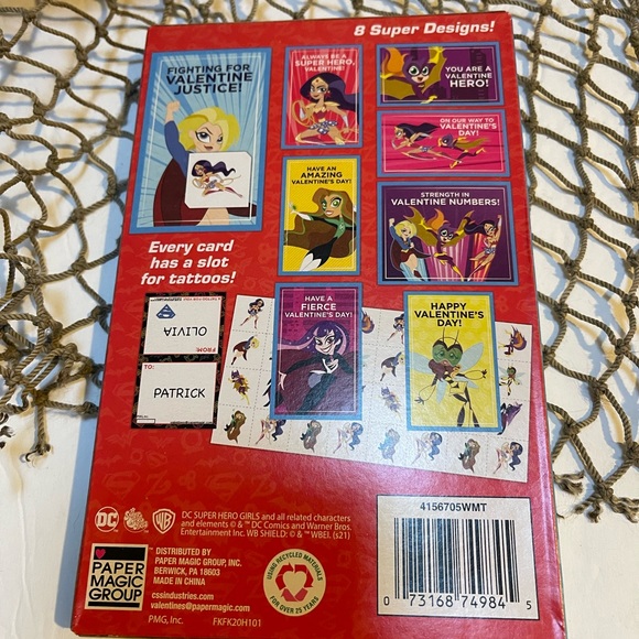 New in Box DC Super hero Girls Valentines with tattoos   (32)  count - Picture 2 of 2